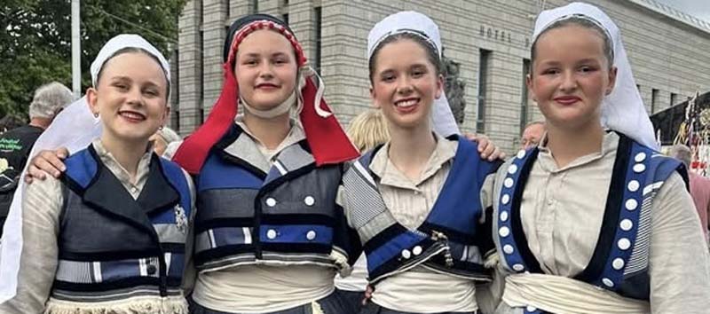 Kenleur costume de quel pays : Grèce, Croatie, Serbie ou Bretagne ?